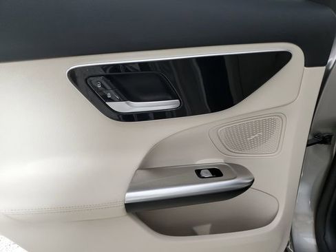 Used 2023 Mercedes-Benz C 300 Sedan image 10