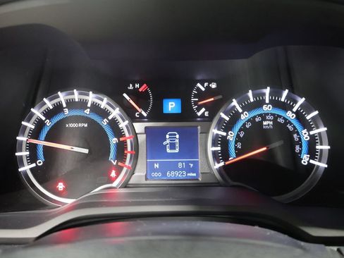 Used 2019 Toyota 4Runner SR5 AWD/4WD image 38