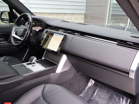 Certified 2025 Land Rover Range Rover SE AWD/4WD image 31