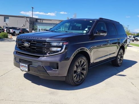 Certified 2025 Ford Expedition Platinum w/ Stealth Appearance Package AWD/4WD image 4
