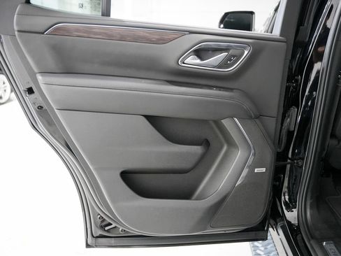 Used 2022 Chevrolet Tahoe Z71 w/ Z71 Off-Road Package AWD/4WD image 37