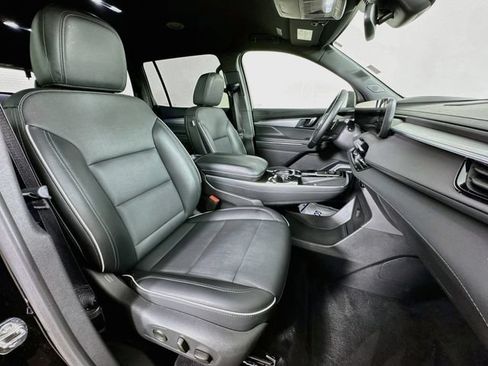 Used 2025 Buick Enclave Preferred FWD image 30