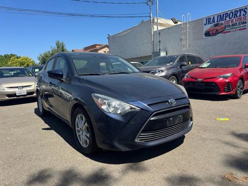 Used 2018 Toyota Yaris iA image 3