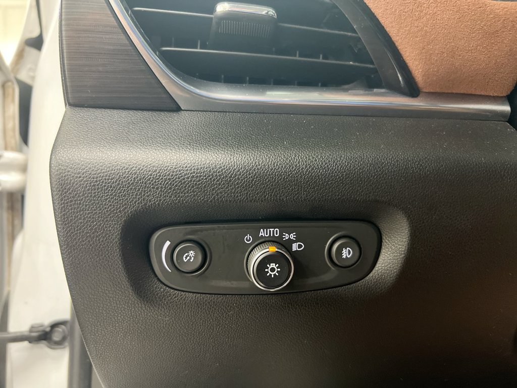 Used 2018 Chevrolet Traverse High Country AWD/4WD image 18