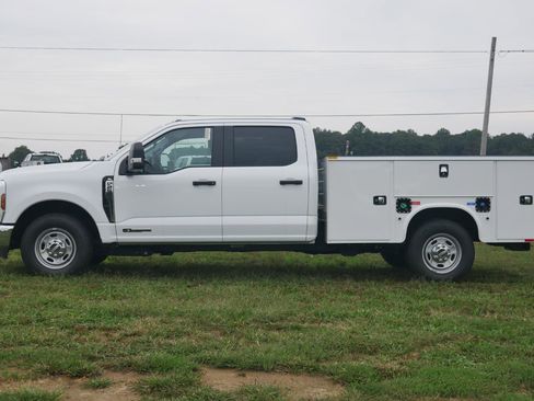 New 2025 Ford F250 XL w/ XL Chrome Package image 11