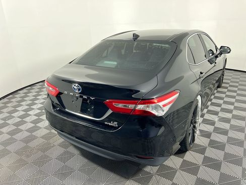 Used 2019 Toyota Camry LE image 3