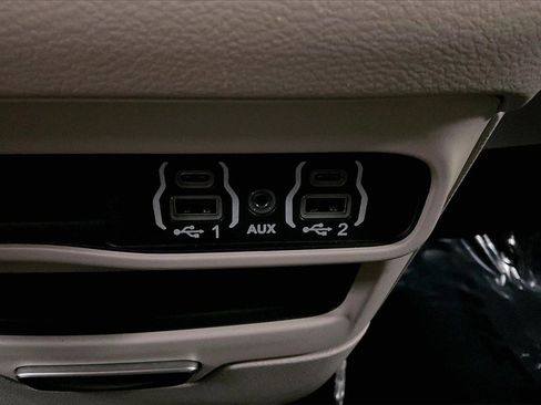 Used 2024 Chrysler Voyager LX image 31