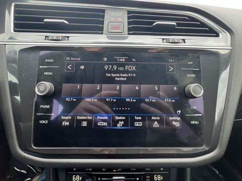 Used 2022 Volkswagen Tiguan SE w/ Panoramic Sunroof Package AWD/4WD image 16