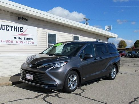 Used 2021 Toyota Sienna Limited image 2