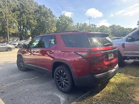 Used 2023 Chevrolet Traverse RS FWD image 5