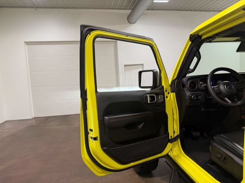 Used 2024 Jeep Wrangler Unlimited Rubicon AWD/4WD image 56