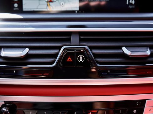 Used 2022 BMW M760i xDrive w/ Luxury Rear Seating Package AWD/4WD image 80