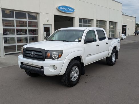 Used 2011 Toyota Tacoma 4x4 Double Cab w/ TRD Off-Road Pkg image 10