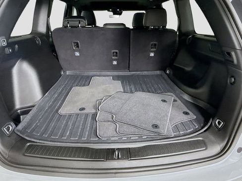 Used 2025 Jeep Grand Cherokee Altitude image 26