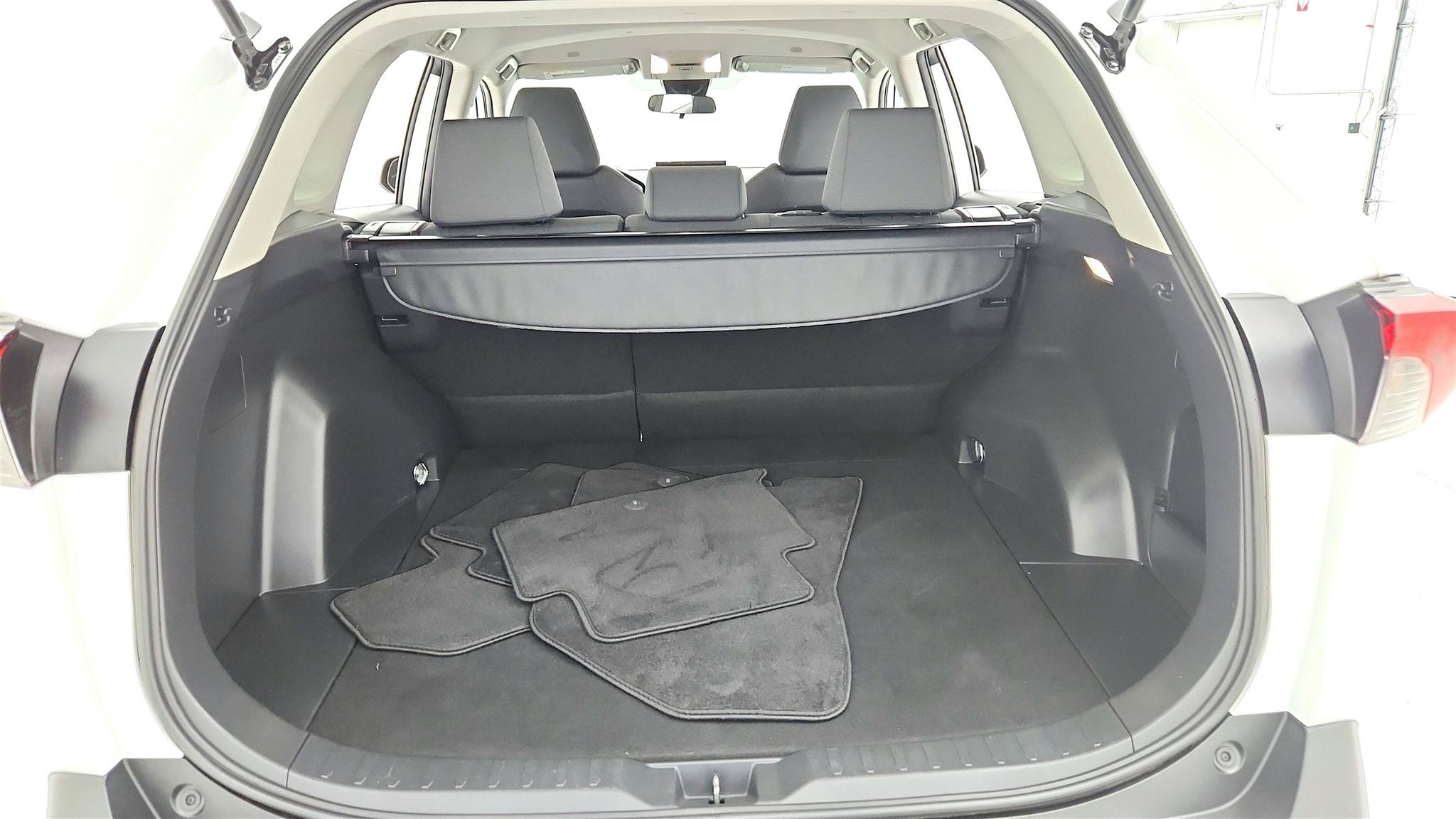 Used 2025 Toyota RAV4 XLE FWD image 27