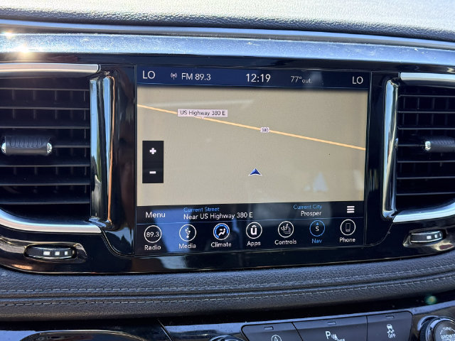 Used 2018 Chrysler Pacifica Limited FWD image 31