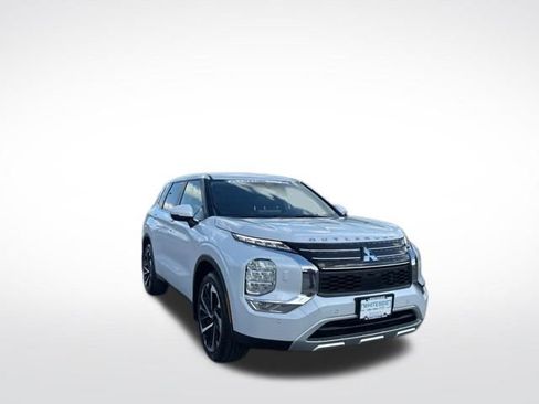 Used 2023 Mitsubishi Outlander SE AWD/4WD image 1