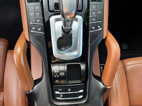Used 2017 Porsche Cayenne Platinum Edition image 10