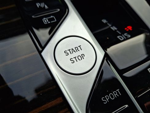 Used 2025 BMW X5 xDrive50e image 26