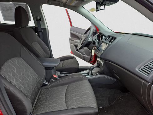 Used 2025 Mitsubishi Outlander Sport SE image 17