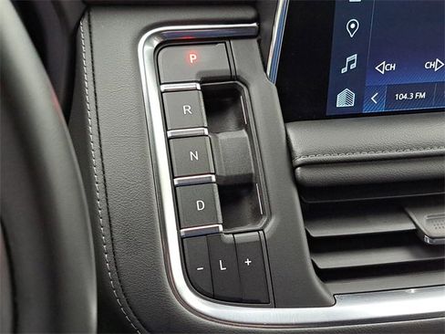 Used 2023 Chevrolet Suburban LT image 18