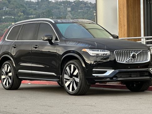 Certified 2025 Volvo XC90 T8 Ultra image 10