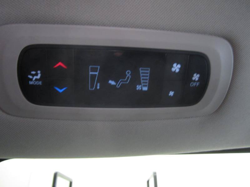 Used 2023 Chrysler Voyager LX FWD image 33