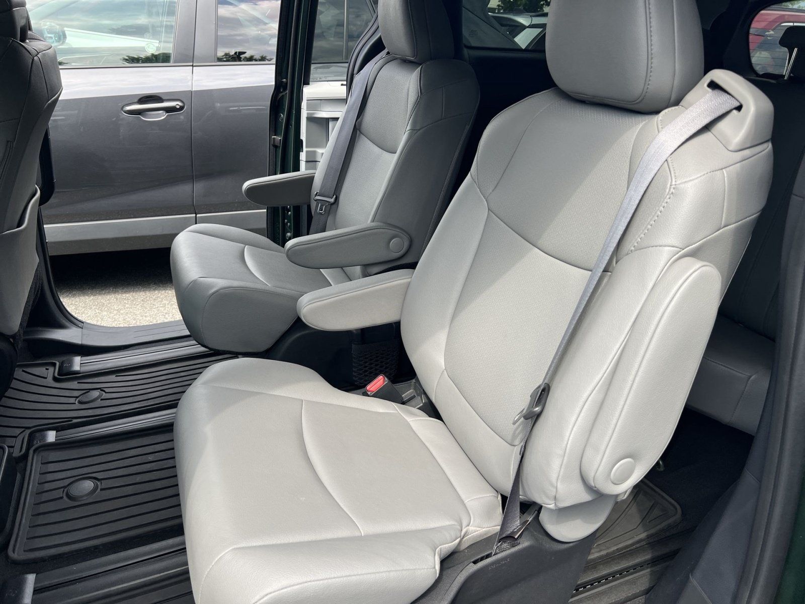 Used 2025 Toyota Sienna XLE AWD/4WD image 20