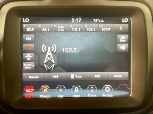 Used 2023 Jeep Renegade Latitude AWD/4WD image 7
