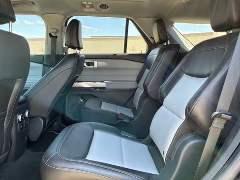 Used 2023 Ford Explorer XLT w/ Equipment Group 202A AWD/4WD image 19