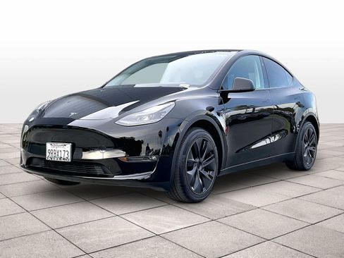 Used 2025 Tesla Model Y Long Range AWD/4WD image 1