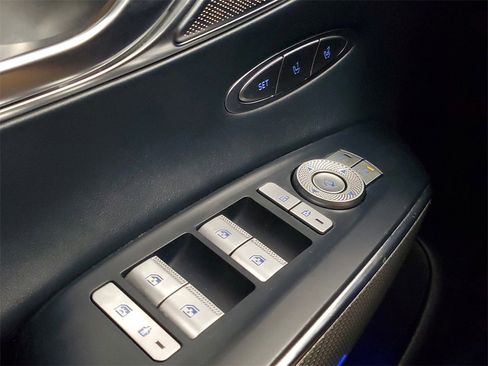 Used 2023 Genesis GV70 2.5T w/ Sport Prestige Package image 16