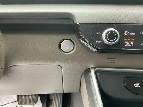 Certified 2025 Kia Carnival EX FWD image 28