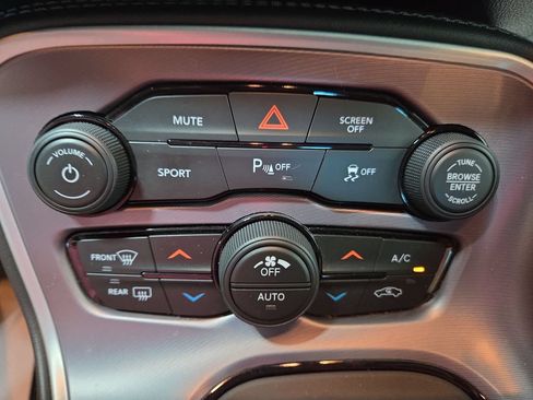 Used 2019 Dodge Challenger R/T RWD image 30