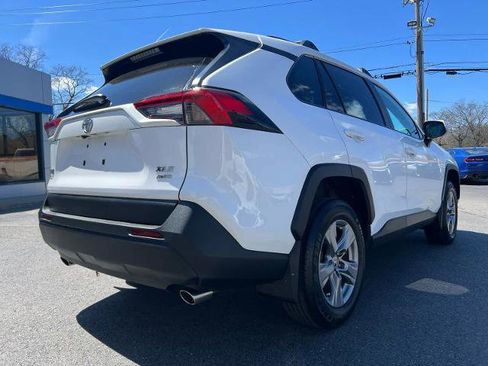 Used 2024 Toyota RAV4 XLE AWD/4WD image 5