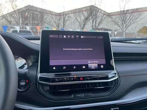 Used 2025 Jeep Compass Trailhawk image 20