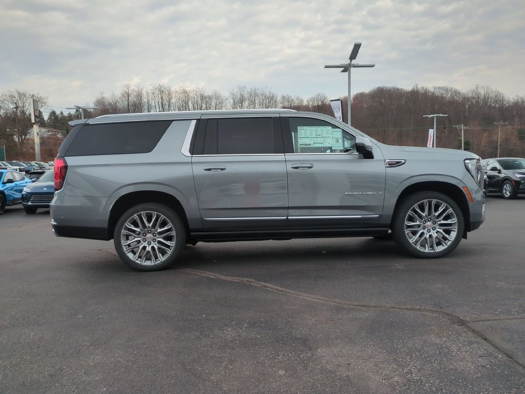 New 2026 GMC Yukon XL Denali w/ Denali Reserve Package AWD/4WD image 4