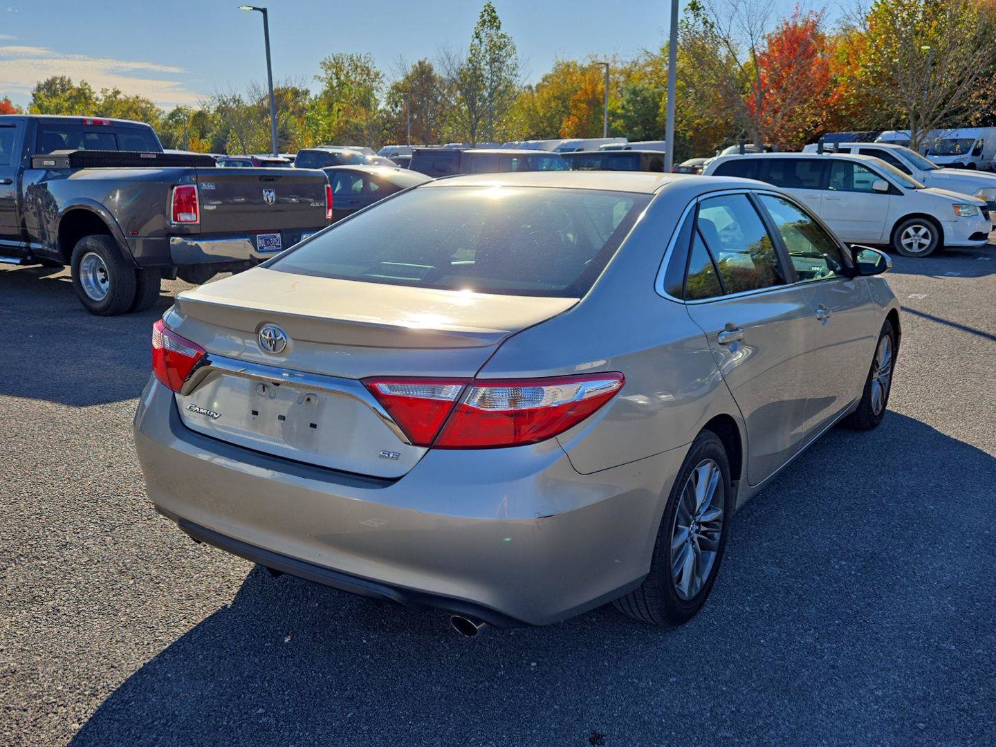 Used 2015 Toyota Camry SE FWD image 7