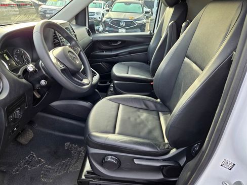 Used 2023 Mercedes-Benz Metris image 14