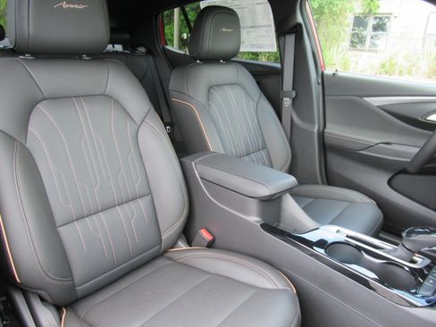 Used 2026 Buick Envista Avenir FWD image 9