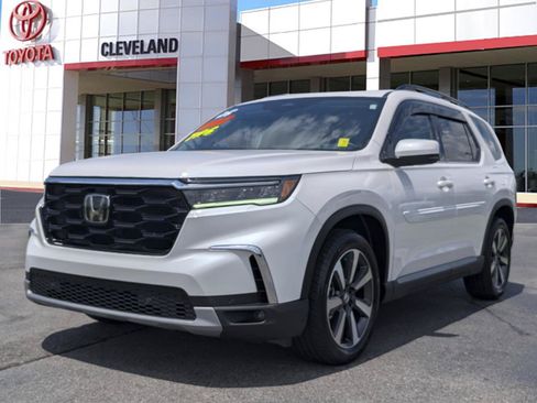 Used 2025 Honda Pilot Touring image 5