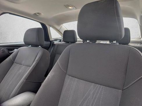 Used 2017 Ford Focus SEL w/ Cold Weather Package FWD image 19