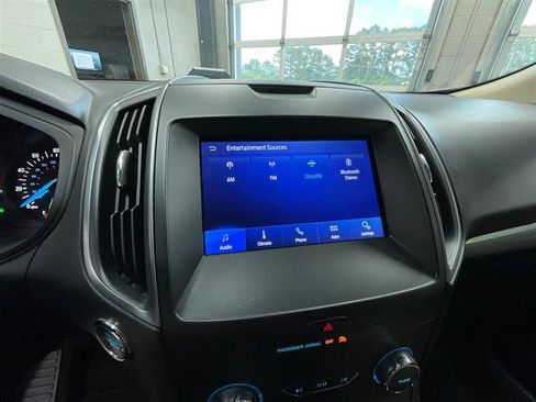 Used 2020 Ford Edge SE FWD image 17