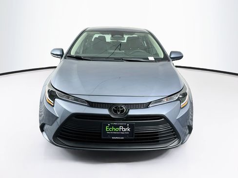 Used 2025 Toyota Corolla LE FWD image 2