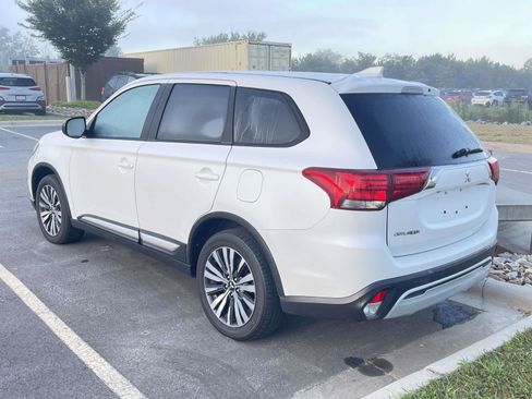 Used 2020 Mitsubishi Outlander SE AWD/4WD image 3