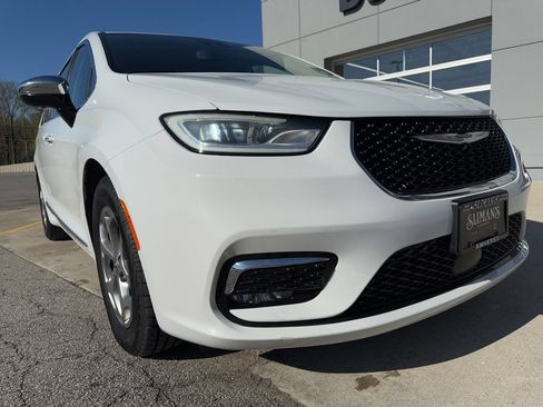 Used 2023 Chrysler Pacifica Limited FWD image 16