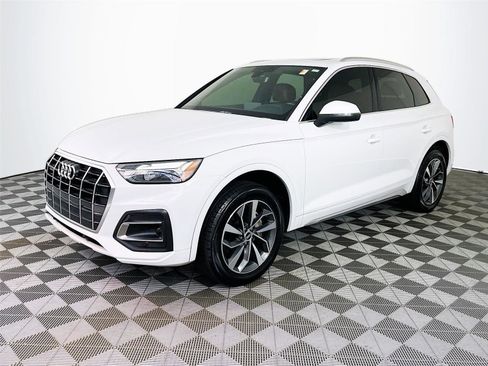 Used 2021 Audi Q5 Premium w/ Convenience Package image 3