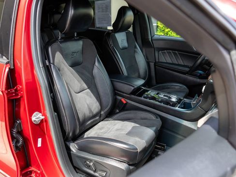 Used 2019 Ford Edge ST w/ Convenience Package AWD/4WD image 9