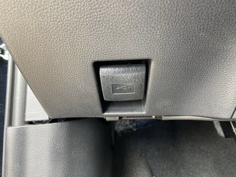 Used 2024 Toyota Corolla LE image 43