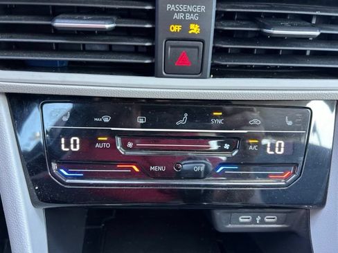 Used 2025 Volkswagen Jetta SE FWD image 14